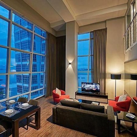 Maritime Luxury Suites George Town Buitenkant foto
