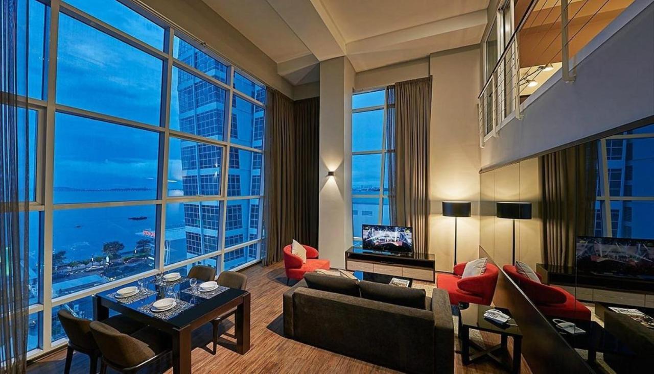 Maritime Luxury Suites George Town Buitenkant foto