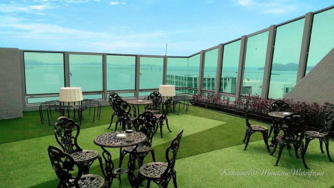 Maritime Luxury Suites George Town Buitenkant foto