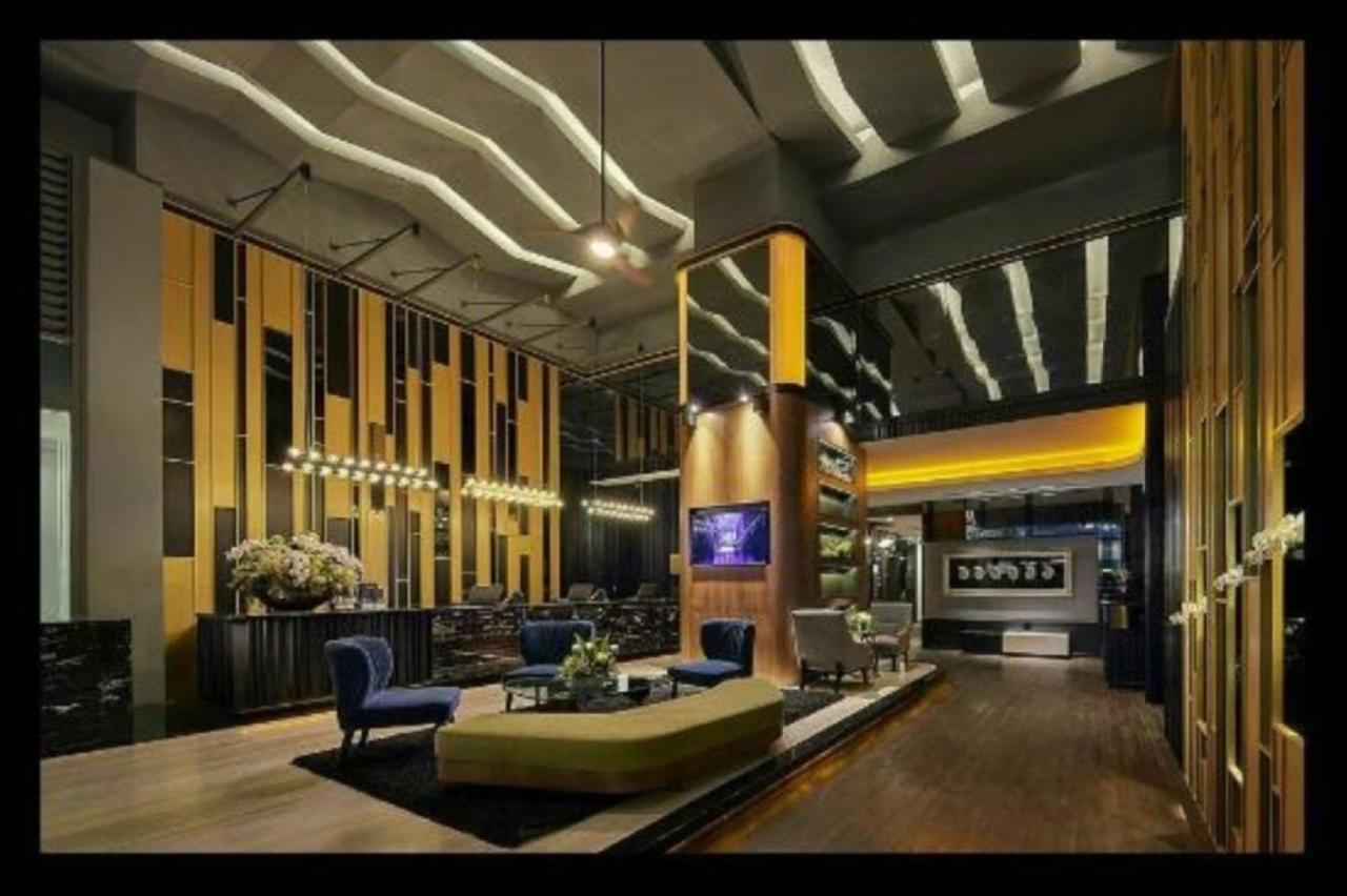 Maritime Luxury Suites George Town Buitenkant foto